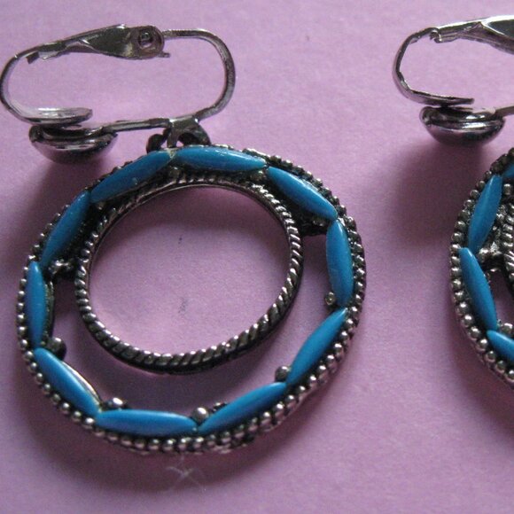 Lot of 5 Vintage Screw Back Clip On Earrings Faux Silver Torquoise Hoops - Picture 5 of 11